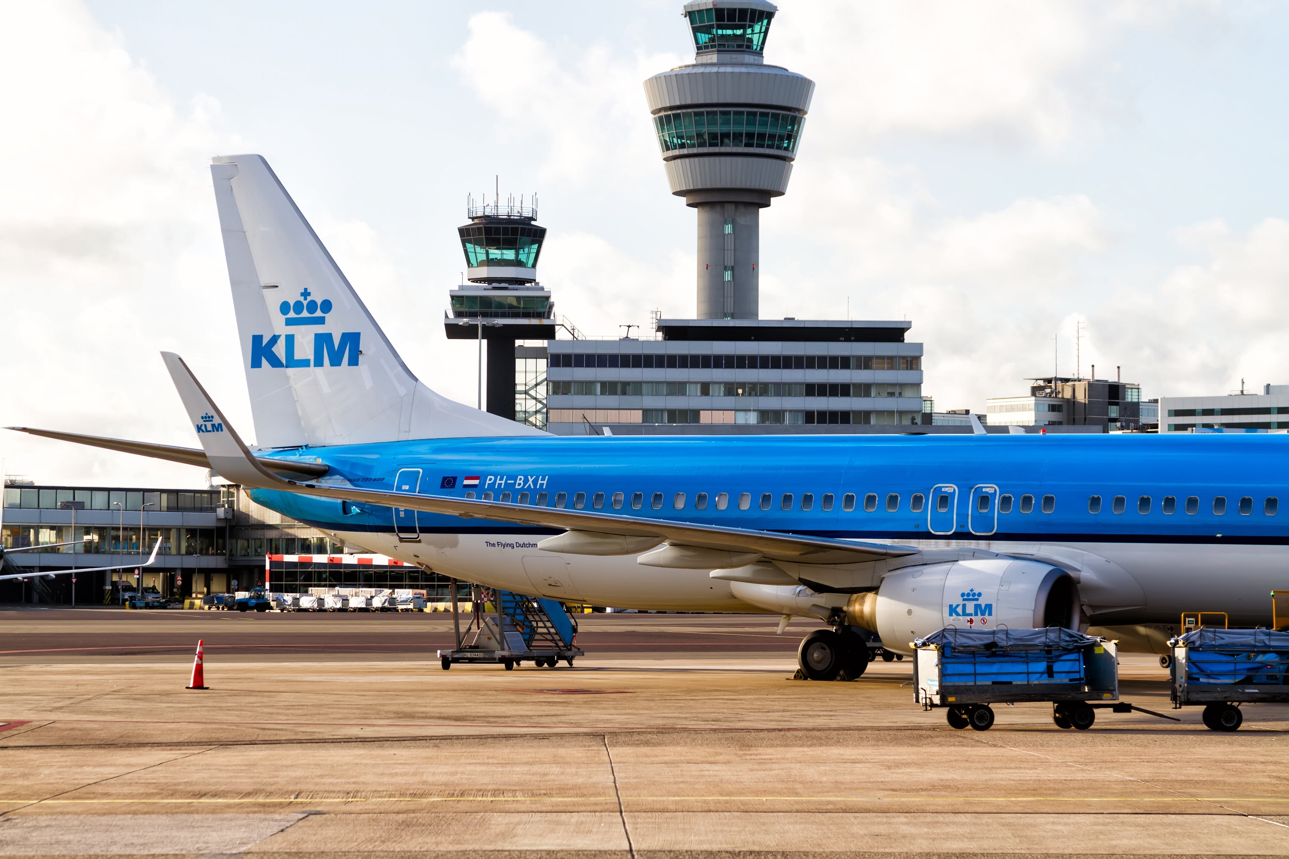 KLM Cabin Baggage Guide: Sizes, Weight & Basic Fare Rules 2026