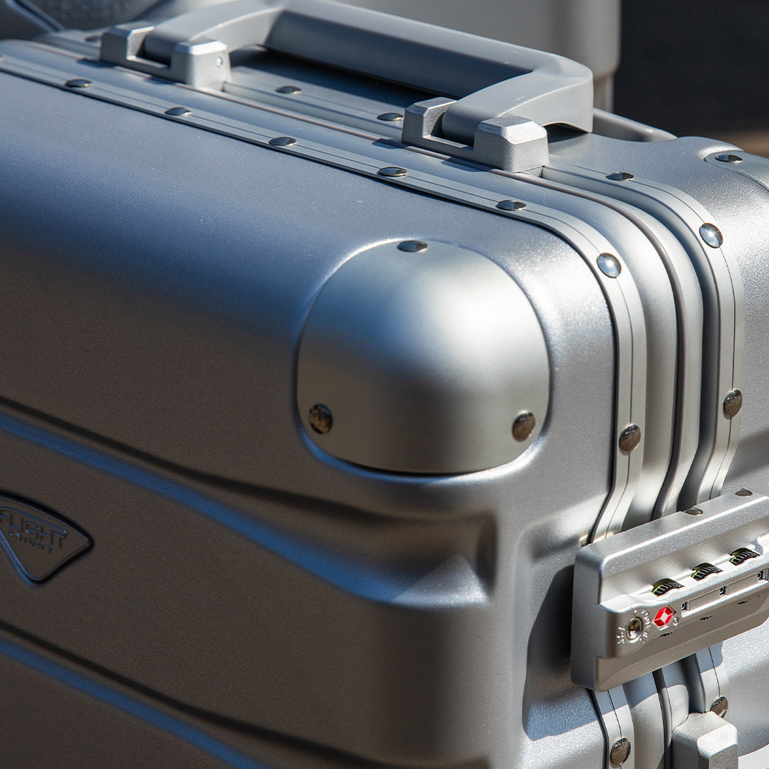 REINFORCED ALUMINIUM CORNERS